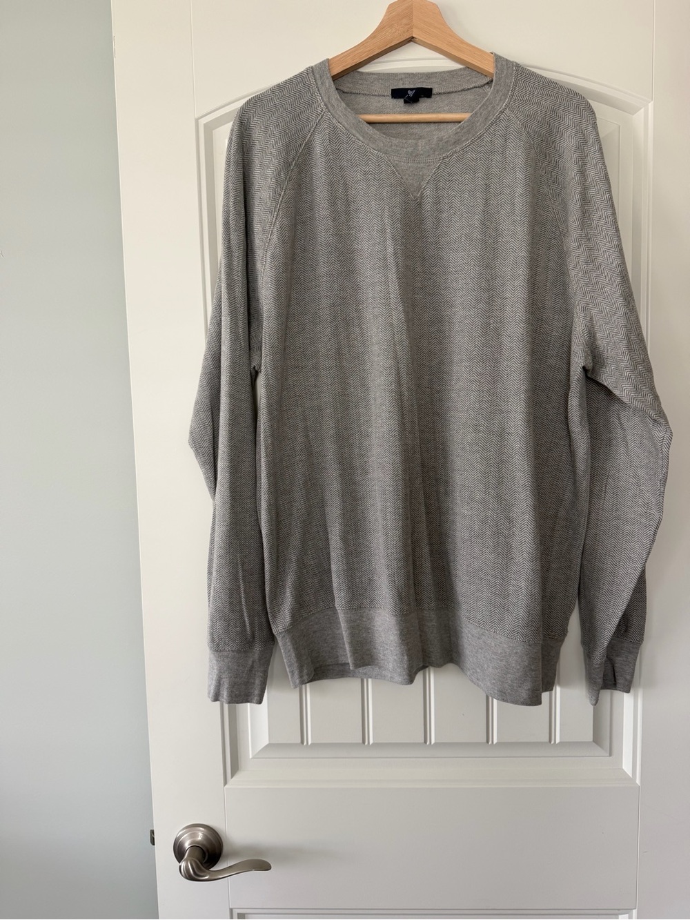 GAP Men's Light Gray Crewneck Sweatshirt